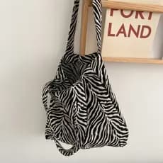 Zebra padrão bolsa de lona feminina 2021 novo estilo na moda sacola nicho Design estudante classe grande capacidade bols