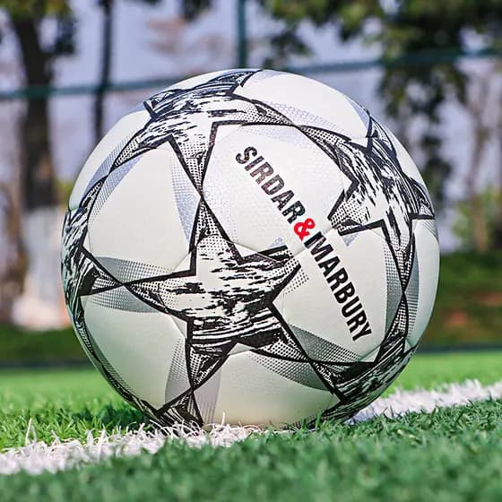 Alunos do ensino fundamental para crianças de futebol dedicados No 4 alunos do ensino médio de futebol No 5 bolas de com