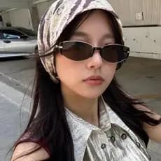 Retro Wasteland estilo armação de Metal Oval óculos de sol feminino Y2K High-End quente menina rua tiro forma côncava óc