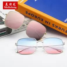 Moda europeia americana grande quadro óculos de sol feminino duas cores Anti-ultravioleta óculos de sol verão Northwest