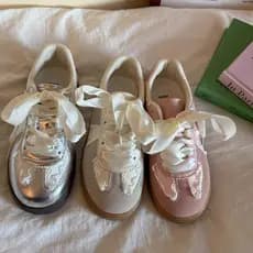 2026 primavera outono novo estilo meninas sapatos brancos renda prateada sapatos de treinamento alemão