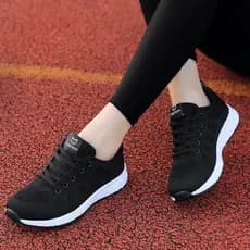 Sapatos femininos pretos All-Match sapatos esportivos femininos 2025 verão novo estilo leve viagem Casual malha respiráv