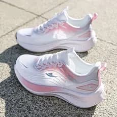 Tênis feminino 2026 novo estilo verão malha respirável fino sapatos casuais pipoca sola tênis de corrida feminino