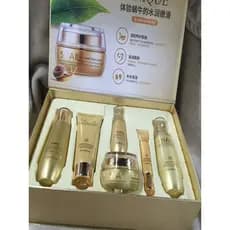 Yizhichun caracol calmante hidratante caixa de presente de seis peças hidratante conjunto Facial cuidados com a pele cos