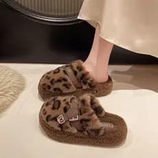 Chinelos de pele com estampa de leopardo feminino outono inverno roupa externa 2025 novo influenciador de venda quente H