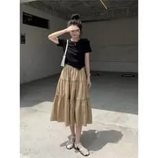 Verão 2026 novo estilo pequeno homem mais magro olhar solto Casual simples All-Match cor sólida bolo saia estilo Mori sa