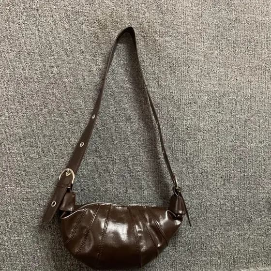 Novo nicho All-Match moda feminina saco versão coreana doce senhora único de um ombro axilas crescente saco prático boli