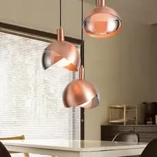 Luminária suspensa em formato de meia esfera acabamento espelhado cobre iluminação ajustável para bancada e balcão