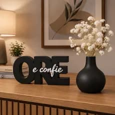 Kit Escultura e Vaso Ore e Confie Religioso Decorativa Enfeite Moderno para Casa, Sala e Escritório