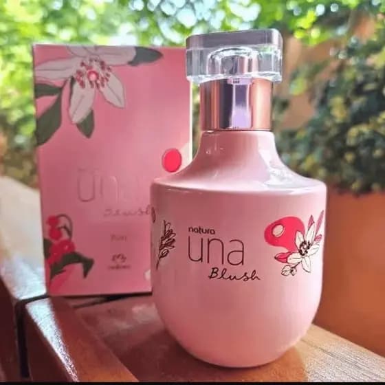 UNA BLUSH - O tipo de perfume que deixa um rastro inesquecível.