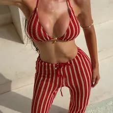 Maiô feminino estampado, elegante e sensual, com decote halter e laço.