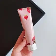 Pronto estoque Japão aroma diário fragrância de morango hidratante hidratante fragrância suave creme para as mãos Anti-s