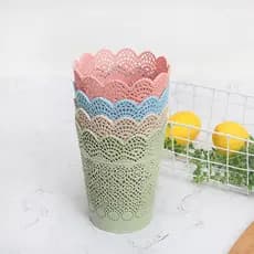 Lixeira de plástico oca, Mini cesta de papel esculpida, redonda, pequena caixa de armazenamento, criativa, cesta de arma