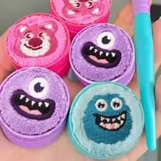 KeKeMood Monstro Peludo Enlatado Lama Labial Fosco Fosco À Prova D 'Água Veludo Antiaderente Copo Clareador Magro