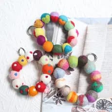Ins estilo bonito lã feltro bola saco pendurado pulseira com chaveiro saco ornamentos de pelúcia estilo quente exclusivo