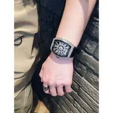Relógio de diamante completo masculino luz luxo Gypsophila Frank FM barril forma diamante dominador grande placa moda ma