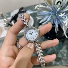 2025 novo estilo rosa sereia relógio feminino Gypsophila pulseira à prova dwaterproof água luz luxo nicho pequeno mostra