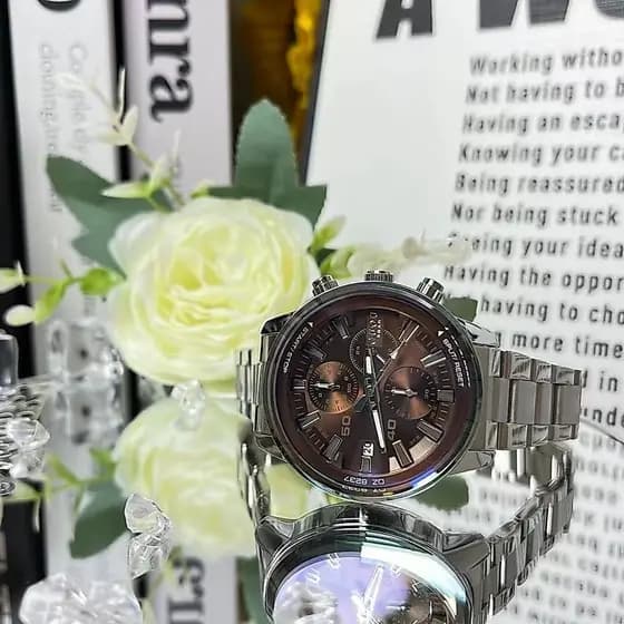 2024 novo estilo feminino grande mostrador quartzo dominador moda à prova dwaterproof água High-End na moda luminosa rel