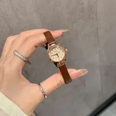 Relógio feminino nicho Retro literário simples pequeno mostrador estudantes All-Match requintado pequena pulseira fina s