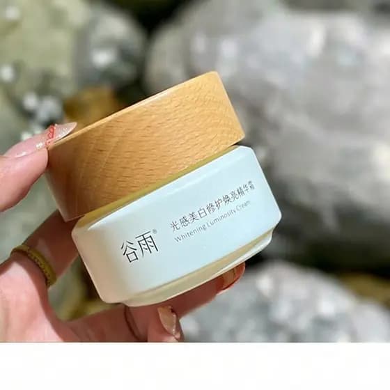 Guyu clareamento pequeno leite pode reparação creme hidratante hidratante hidratante essência creme remoção de sardas cr