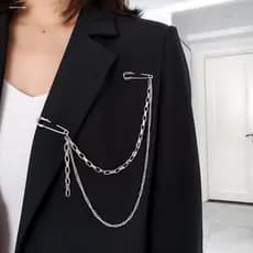 Estilo frio rufião bonito broche de corrente de Metal feminino ins terno decoração moda japonês coreano único pino de ci