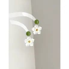 Verão romântico férias estilo Mori pétala branca contraste cor flor brincos doce Design simples pequenos brincos frescos