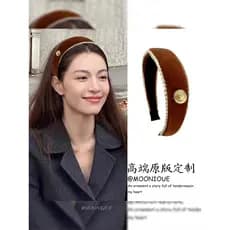 Zhong Chuxi mesmo estilo marrom veludo ouro etiqueta bandana feminino high-End sentir uso diário alto guindaste topo Hai