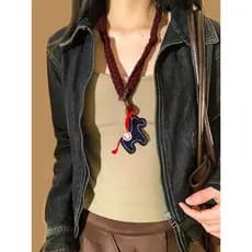 Colar com pingente de pônei de tecido xadrez vermelho feminino outono inverno longo suéter corrente All-Match Benming an