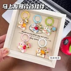 Ano novo imediatamente rico pônei sino chaveiro mochila ornamentos dos desenhos animados menina mochila acessórios prese