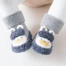 Sapatos de bebê outono inverno sola macia mais veludo 0-1 anos de idade bebê não cai sapatos de algodão recém-nascido cr