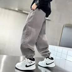 Calças para meninos outono inverno estilo 2025 novo estilo crianças esportes calças casuais inverno forro de lã grandes