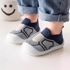 Bebê verão bebê criança sapatos de sola macia antiderrapante 0-3 anos de idade respirável casa sapatos crianças deslizam