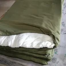 Fabricante atacado dormitório único 0.9m 1.2m de largura exército verde colchão quente colcha de algodão estudante