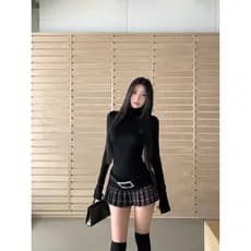 Doce legal quente menina preto gola alta manga longa escovado camiseta feminina verão saia xadrez saia curta saia plissa