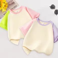 Camiseta infantil com costura de manga curta, verão 2026, venda quente, moda, cor sólida, mangas Raglan, Top de algodão