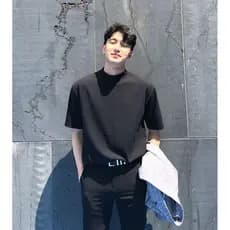 Camisa de fundo pequena meia gola alta de manga curta masculina seda gelo verão ins na moda legal fino gelo topo meia ma
