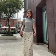 Terno feminino 2025 verão novo estilo puro desejo estilo elegante meia gola alta manga curta topo cintura alta mais magr