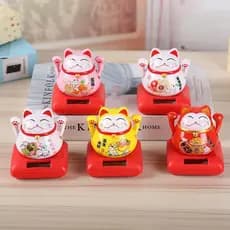 Comércio exterior venda quente Solar sorte gato balançando boneca carro dos desenhos animados ornamentos acessórios do c