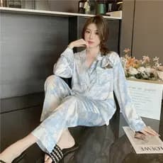 Pijamas femininos primavera outono novo estilo padrão de seda gelo impresso Cardigan confortável longo bonito manga tern