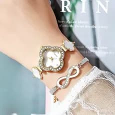 Conjunto Relógio Quartzo Feminino Luxo Trevo 4 Folhas, Pulseira Prata Ajustável Presente Dia das Mães