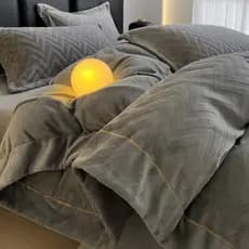 Engrossado luz quente luxo esculpido leite veludo conjunto de quatro peças High-End sentimento outono inverno dupla face