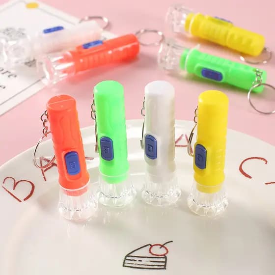 Mini luz chaveiro pequeno elétrico q tubo LED lanterna de plástico colorido tenda luminosa pequena lanterna carregamento
