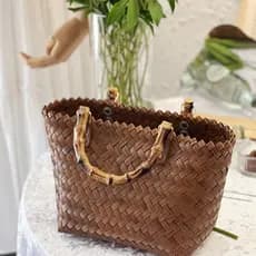 2024 novo estilo Rattan bolsa de palha saco de bambu feminino verão Retro puro artesanal bambu sacola férias