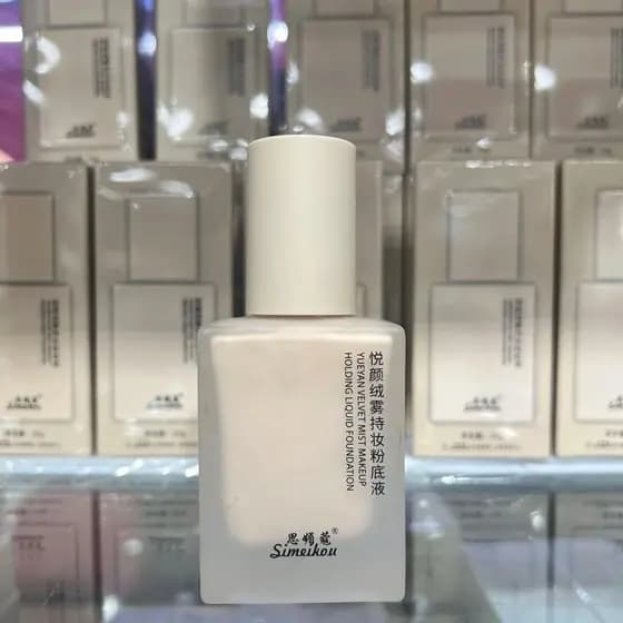 SMECOCO Plump Hidratante Suave Luz Base Líquida Corretivo de Longa Duração Não É Fácil de Tirar Controle de Óleo de Maqu