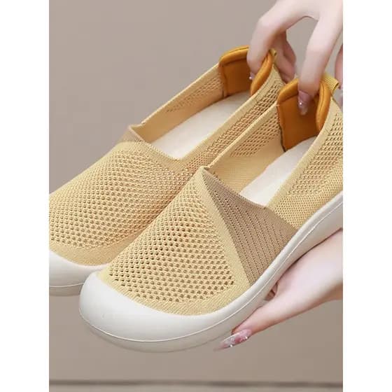 Verão novo estilo velho pequim sapatos de pano feminino sapatos de rede malha oco respirável leve mãe sapatos sola macia