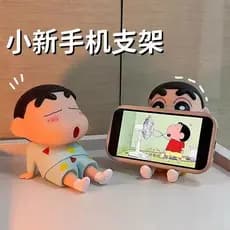 Crayon Shin-Chan Suporte para celular feito à mão Suporte para celular Universal Desktop Modelo preguiçoso Boneca Caixa