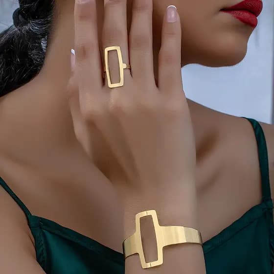 Conjunto de 2 peças composto por uma pulseira quadrada de metal geométrico e um anel de metal geométrico, adequado para