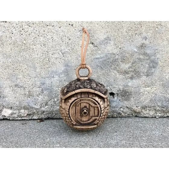 Bola de Natal Inspirada na Casa dos Hobbits – Decoração Exclusiva!