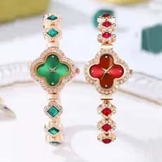 Luz de luxo elegante senhoras relógio novo estilo trevo de quatro folhas moda High-End novo estilo rubi nicho Design rel