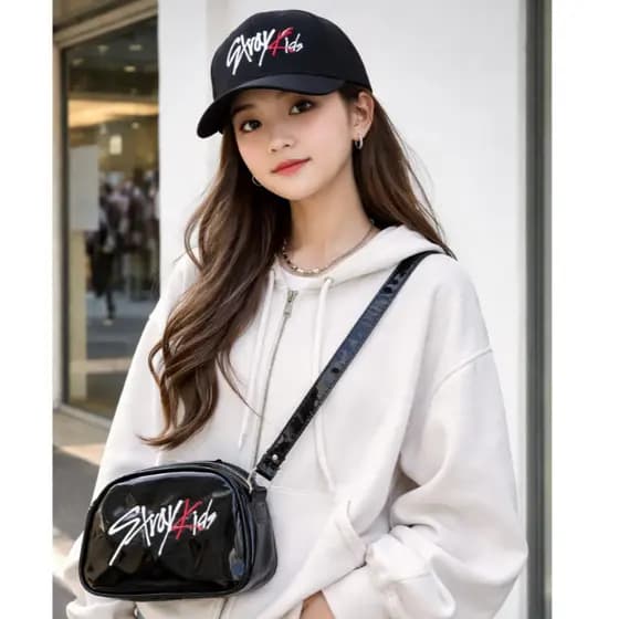 Conjunto de Boné Stray Kids SKZ + Bolsa Transversal Preta Estilo K-Pop Coreano Unissex 2026